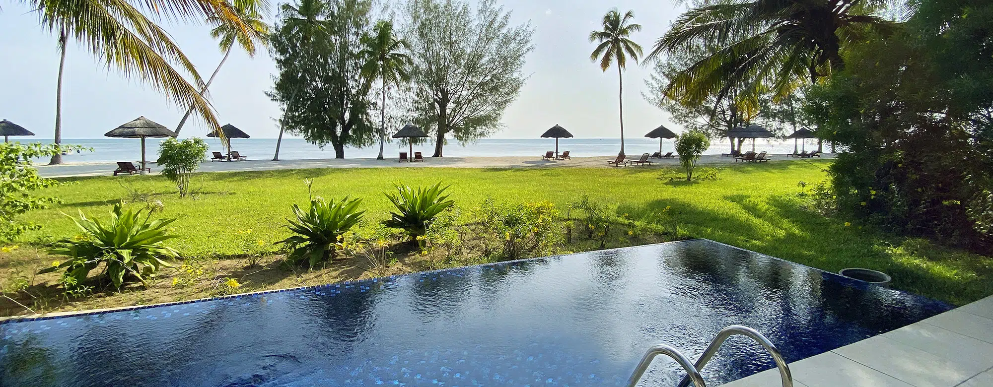 viajes-a-africa-hotel-lujo-habitación-piscina-vista-mar-zanzibar-1.jpg