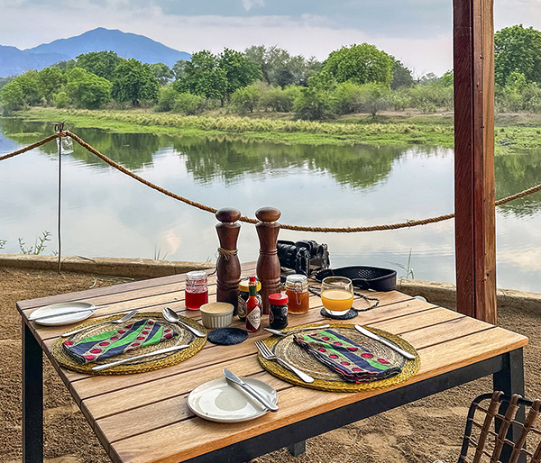 Desayuno romántico frente al río Zambeze