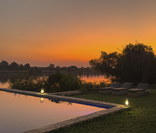 Safaris de lujo, atardecer en África Austral