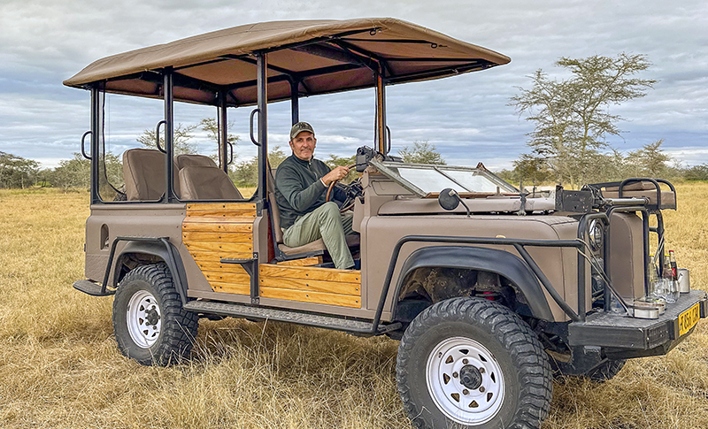 Coche de safari que funciona con etanol al Sur de Tanzania