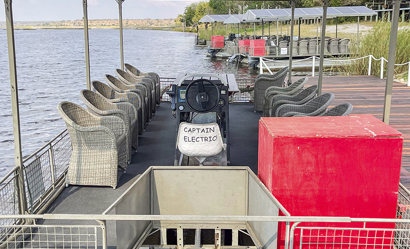 Navegamos el Río Chobe con barco eléctrico