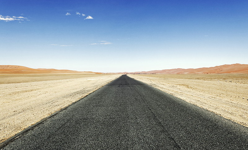 Carretera asfaltada en Namibia