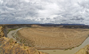 Vista superior del Fish River Canyon y el río Fish