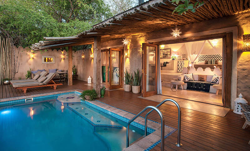 Suite con piscina privada en Tongabezi Lodge, Livingstone, Zambia, alojamiento de lujo junto al río Zambezi.