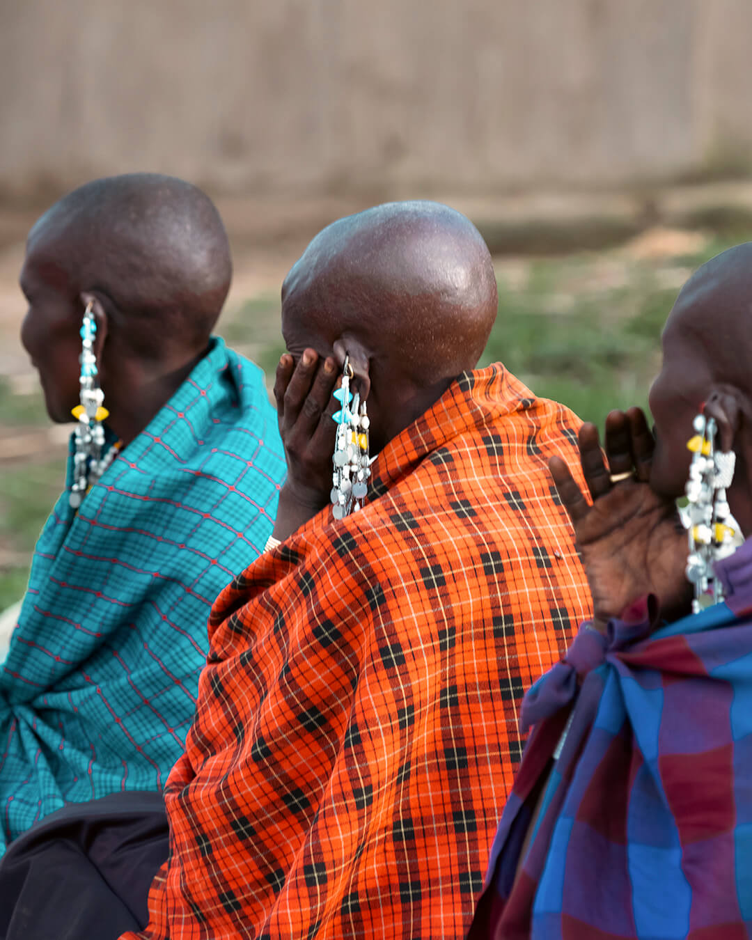 Mujeres masái con vestimenta tradicional durante un viaje a Tanzania