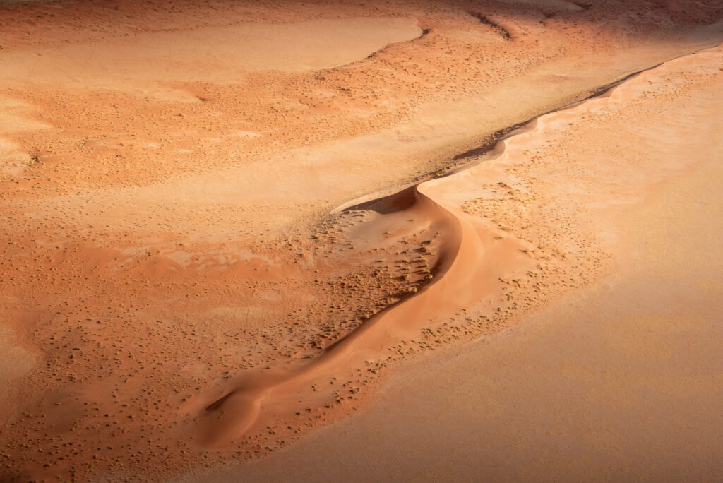 Duna en el desierto del Namib durante viaje en grupo reducido por Namibia