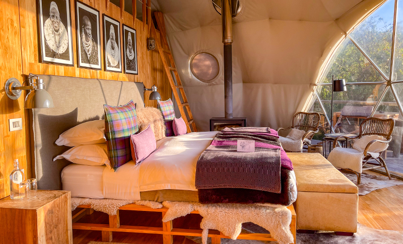Interior de tented camp en Tanzania