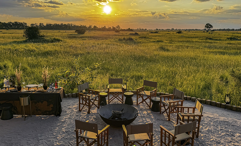 Campamento de safari en Botswana al atardecer