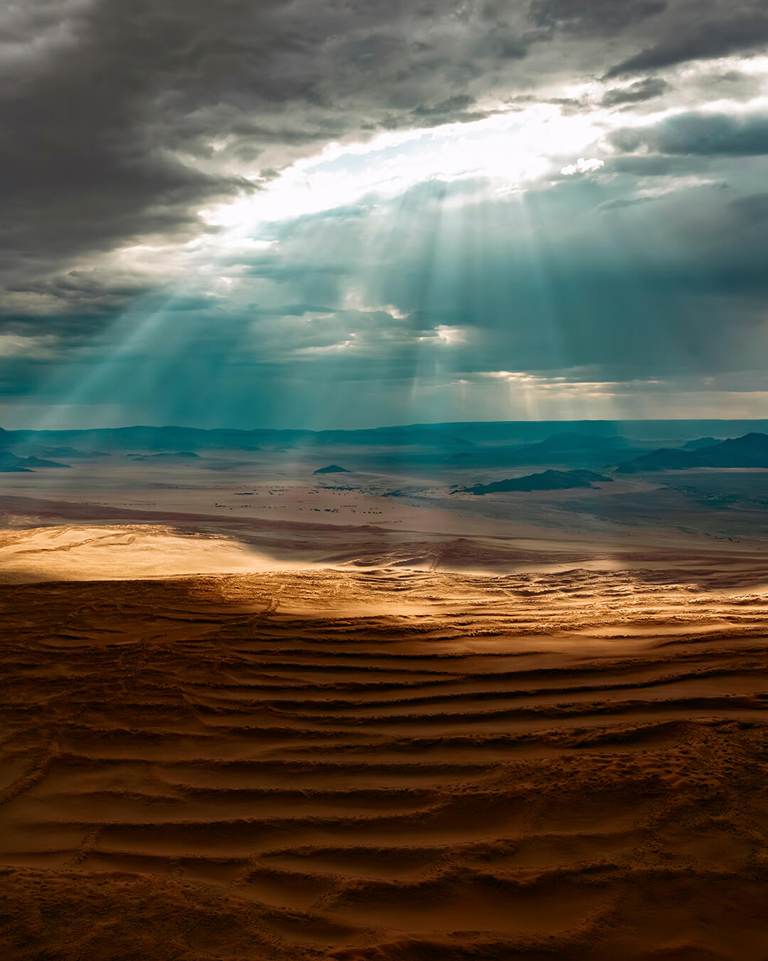 Vista aérea del desierto del Namib durante un safari en avioneta en Namibia